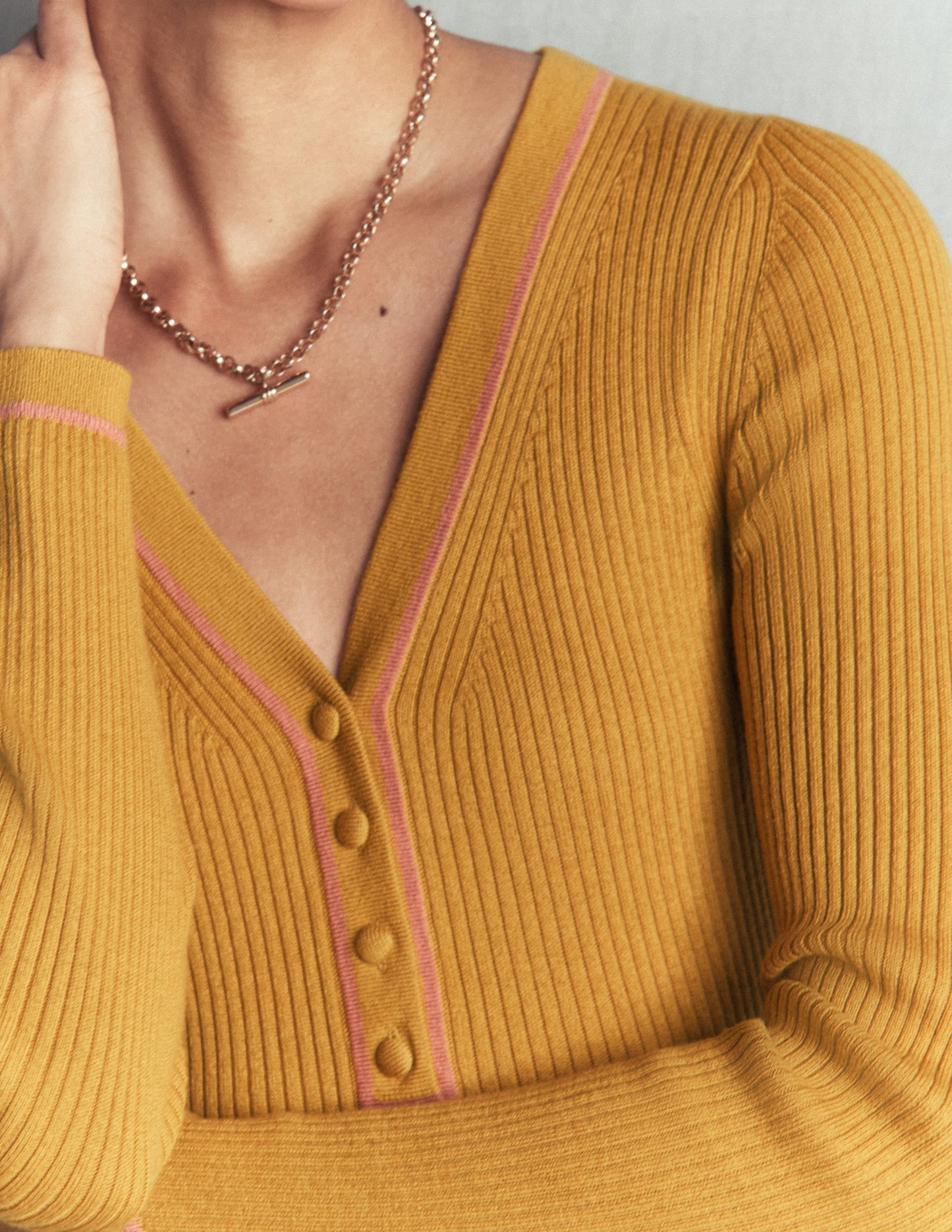 Paula Ribbed V Neck Jumper-Gold Wheat