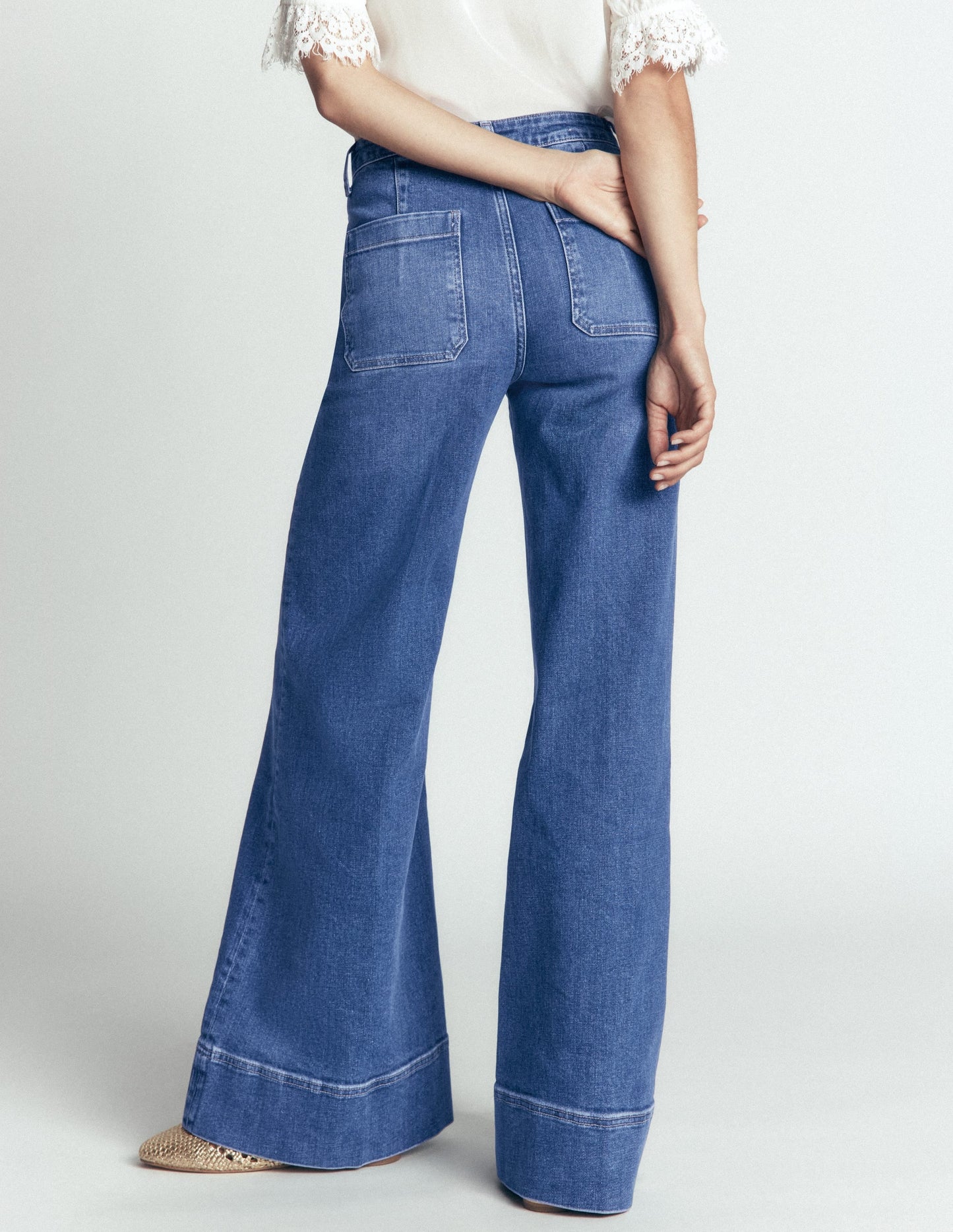 Patch Pocket Flare Jeans-Midwash
