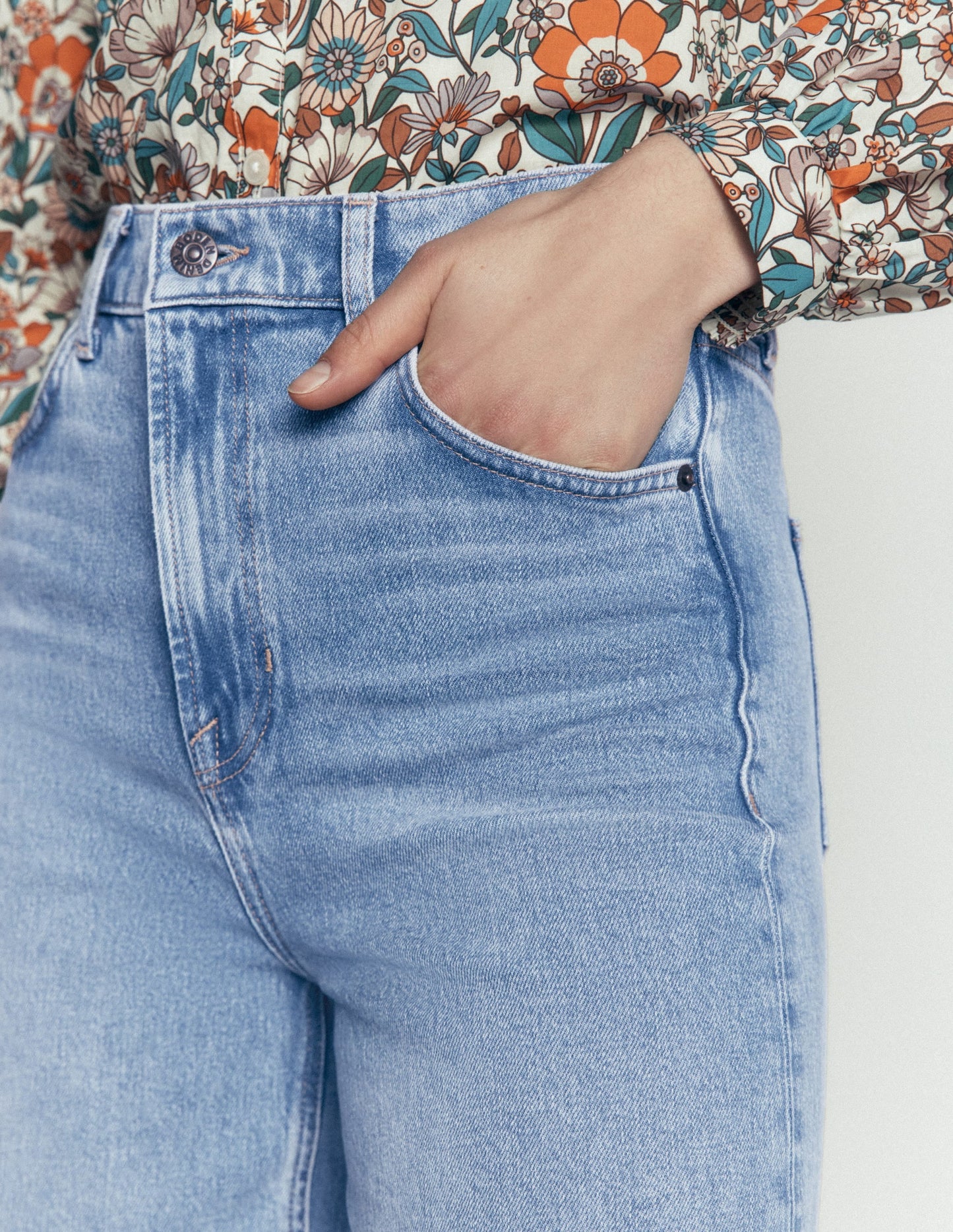 High Rise Wide Leg Jeans-Light Vintage