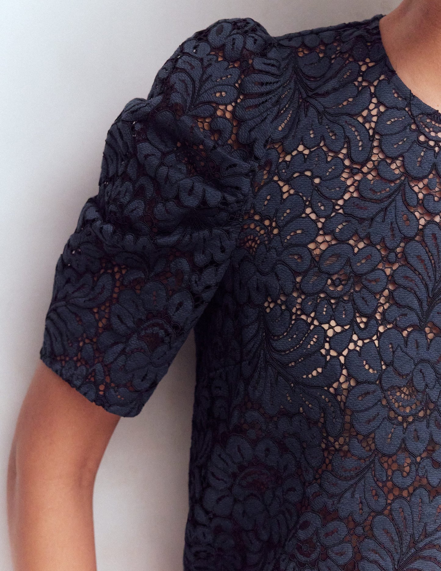 Pleat Sleeve Lace T-shirt-Navy