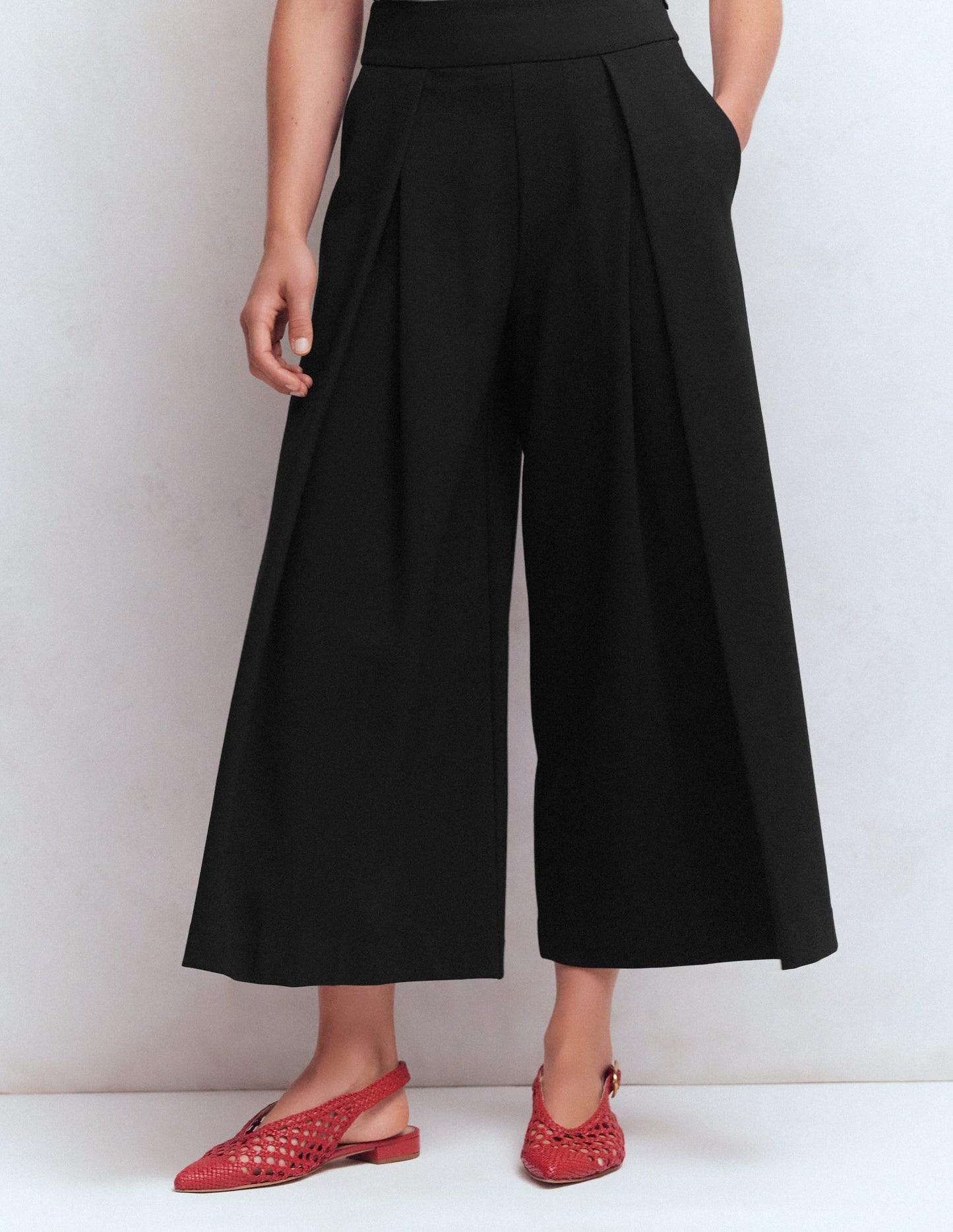 Single Pleat Ponte Culottes-Black