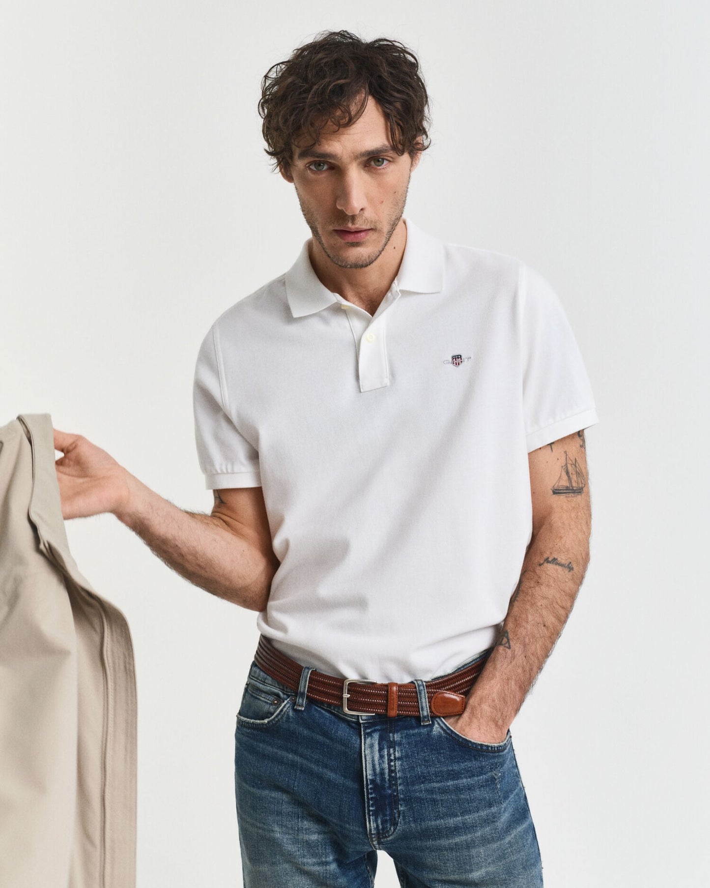 Polo piqué coupe droite avec écusson