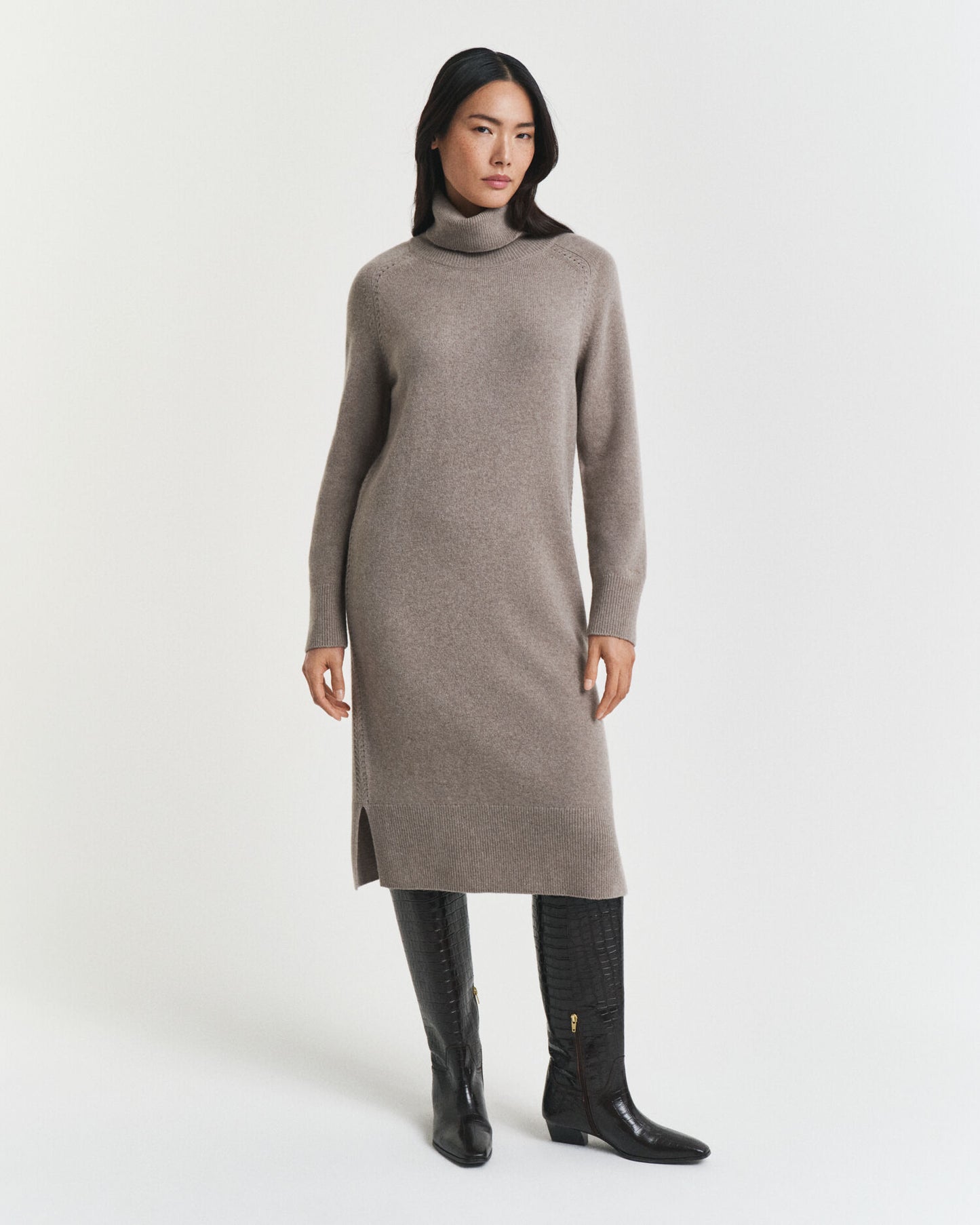 Rollkragenkleid mit Strickdetails