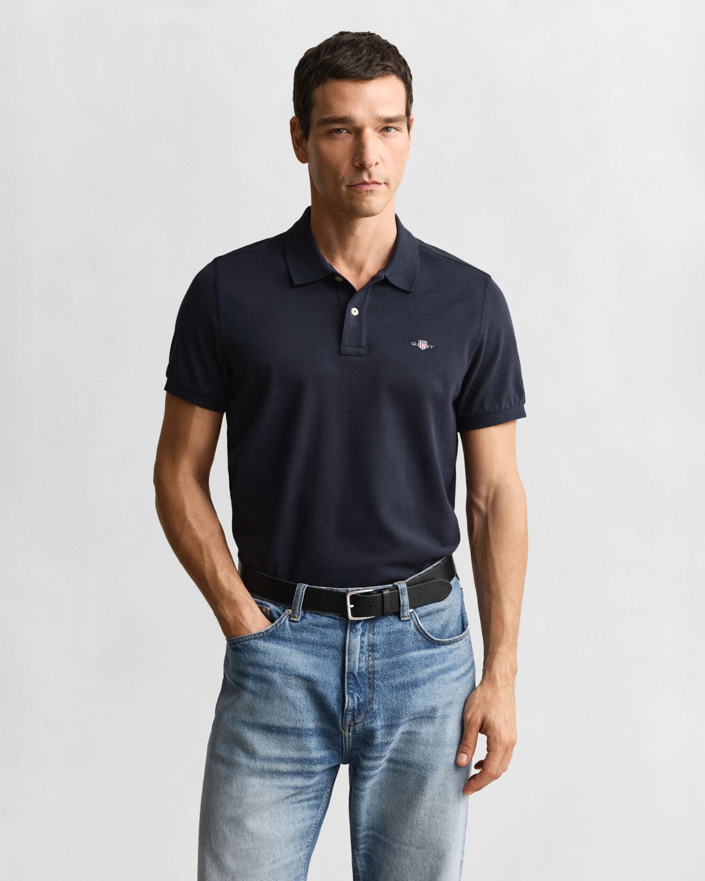 Regular Fit Polohemd mit Schild-Logo aus Piqué